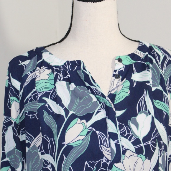 Banana Republic, floral blouse with 3/4 sleeves - Picture 3 of 5